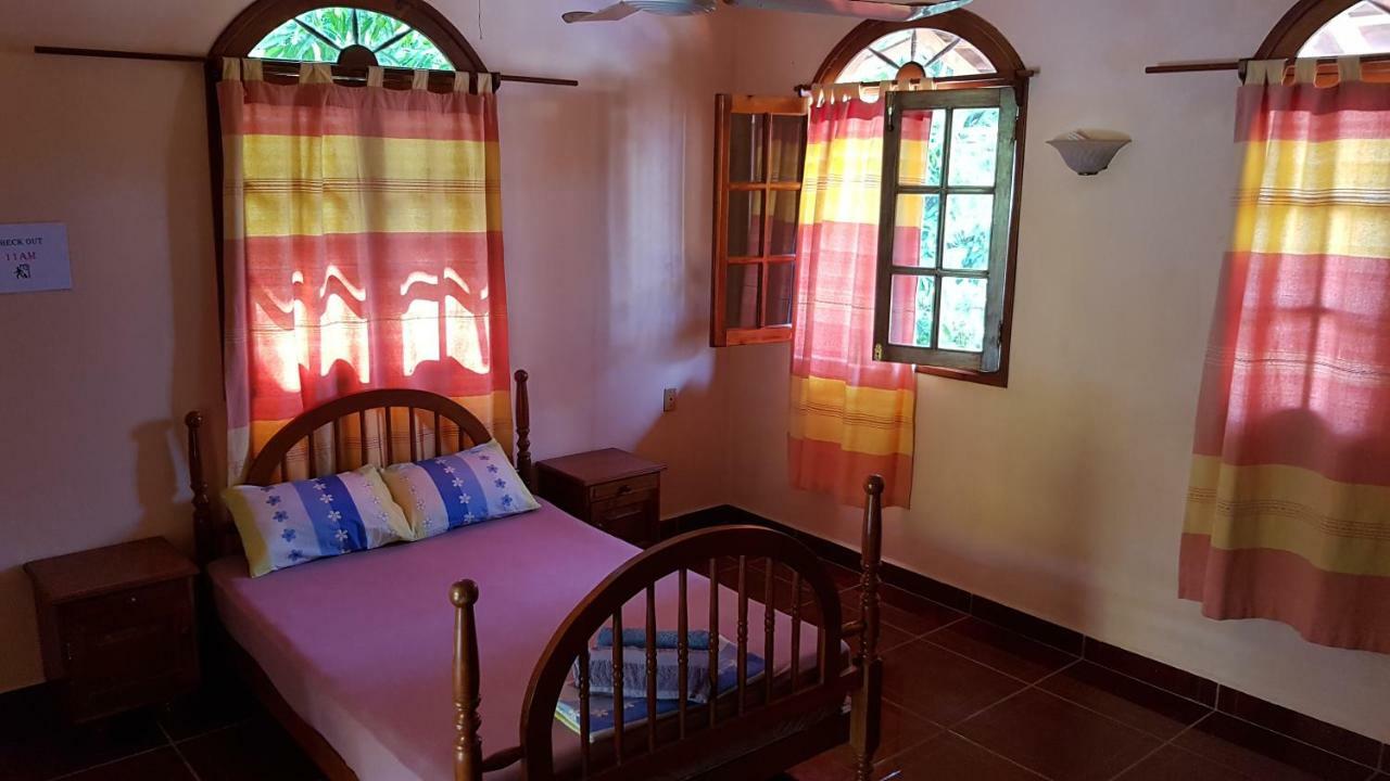 Villa Mango Hostel Пуерто Ескондидо Екстериор снимка