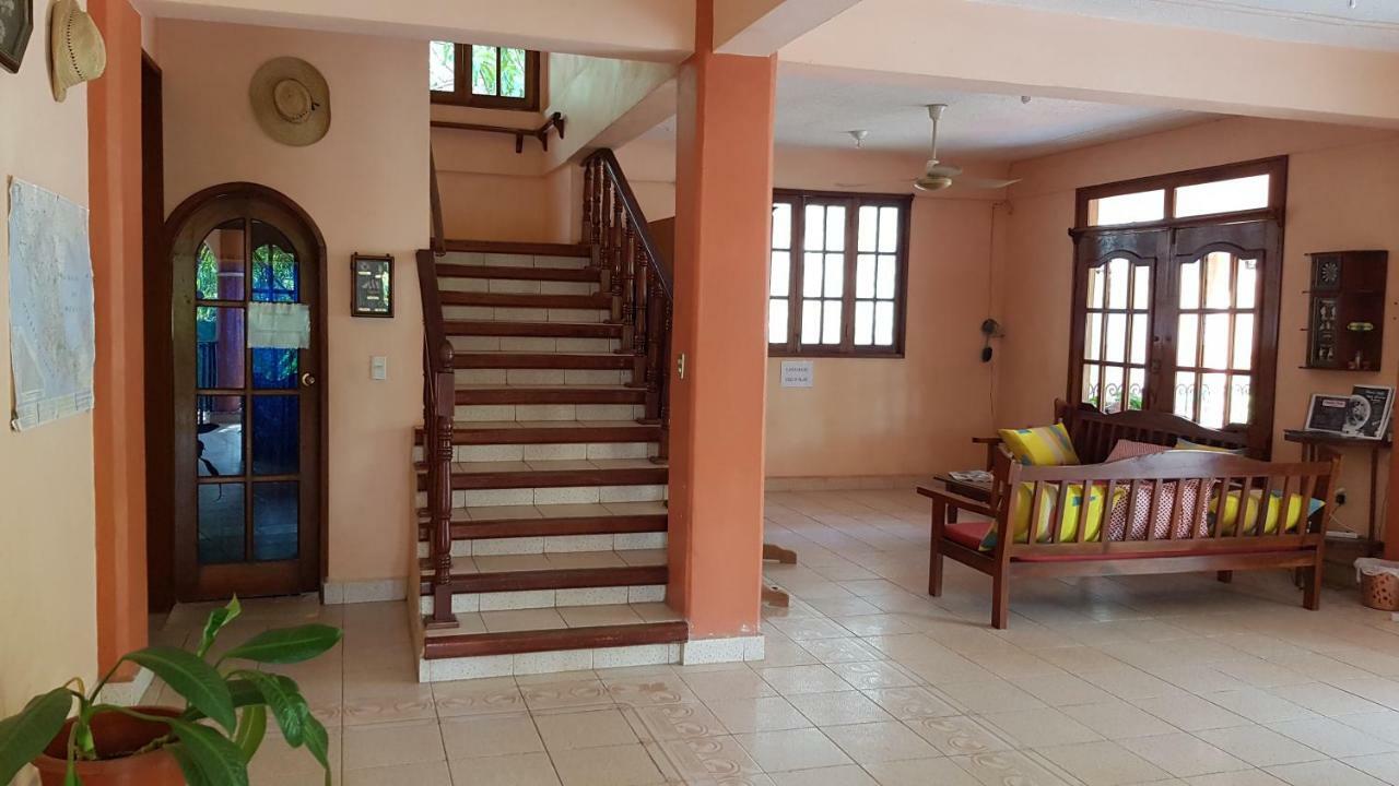 Villa Mango Hostel Пуерто Ескондидо Екстериор снимка