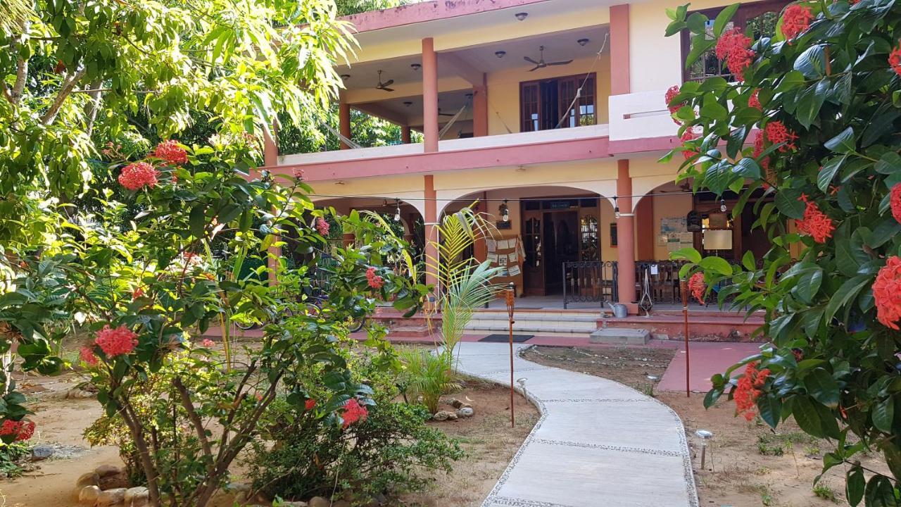 Villa Mango Hostel Пуерто Ескондидо Екстериор снимка