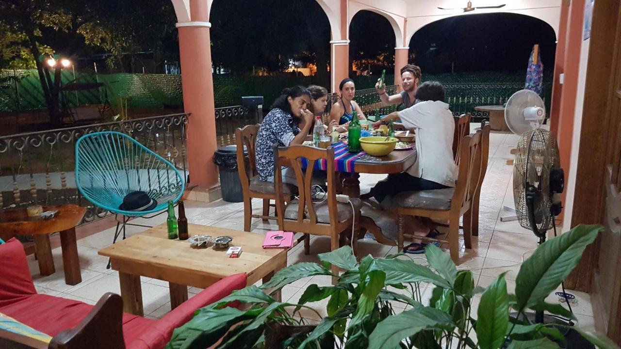 Villa Mango Hostel Пуерто Ескондидо Екстериор снимка